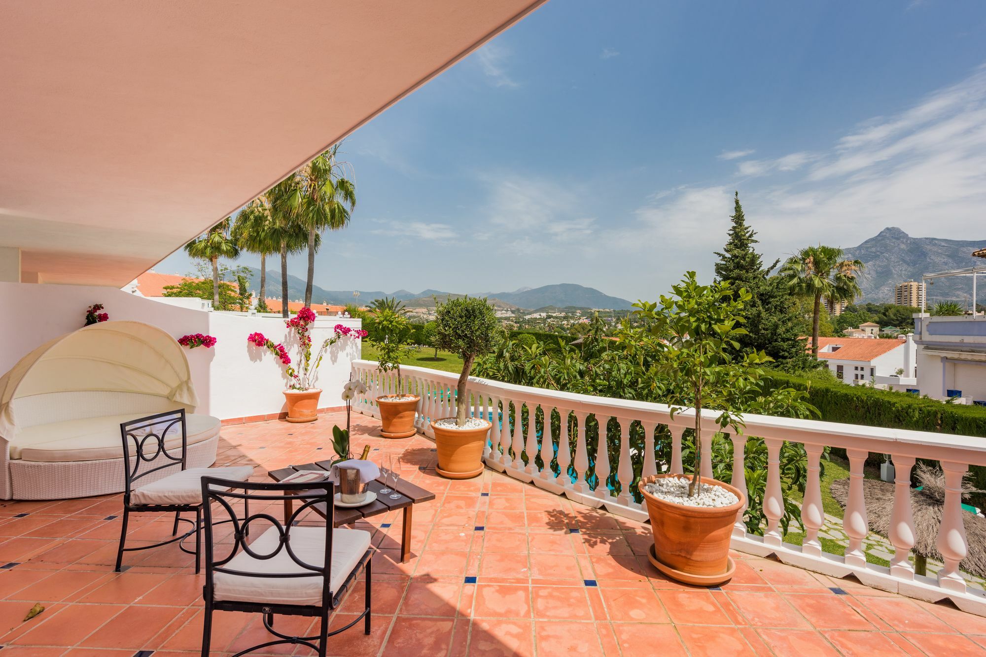 Molo 44 Suites Puerto Banus Marbella Dış mekan fotoğraf